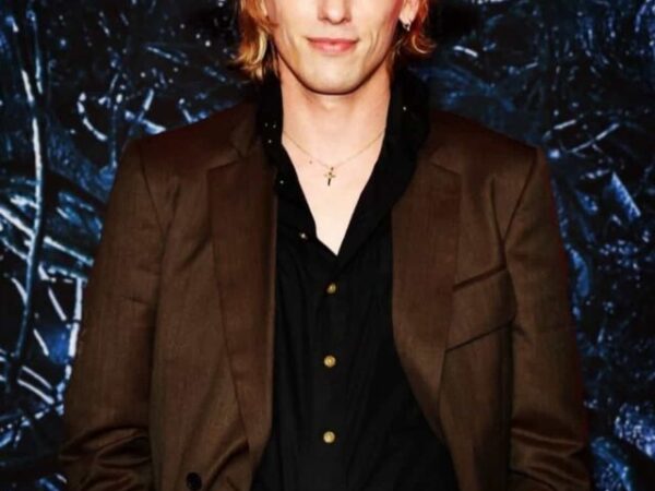 Jamie Campbell Bower Net Worth, Age, Family, Girlfriend, Biography, and More